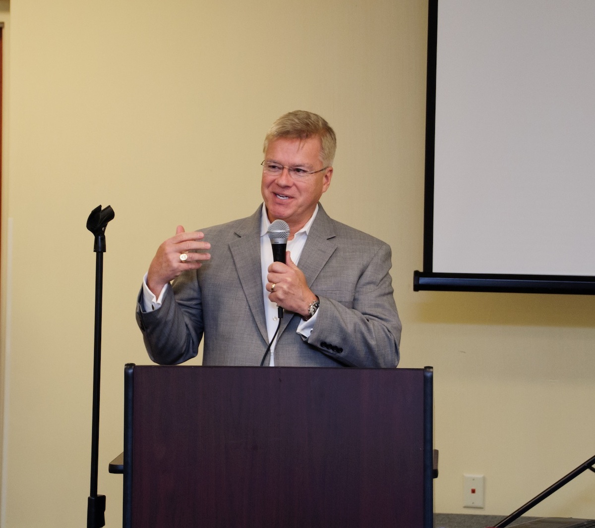 Pastor Dan from Knoxville gives a word of tribute and benediction